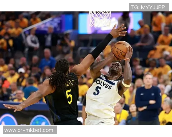 爱德华兹第三节狂飙16分前三节已斩获34分展现超强状态