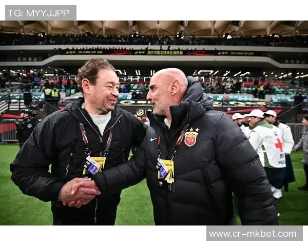 海港新闻官分享球队全家福穆斯卡特居中六名外援齐聚一堂