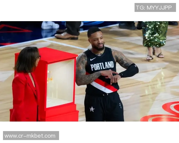 凯沙约翰逊砍下14分12板坚持自我展现热火风格篮球魅力