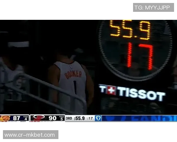 哈克斯因脚踝扭伤提前退场明日背靠背能否出战待定