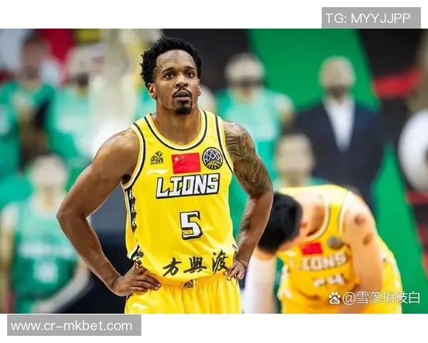 布朗坚守赛场信念：为胜利而战即使带伤也不退缩